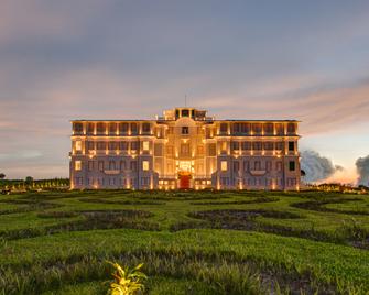Le Bokor Palace - Kampot