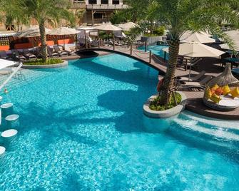 Patong Bay Hill Resort (Sha Plus+) - Patong - Pool