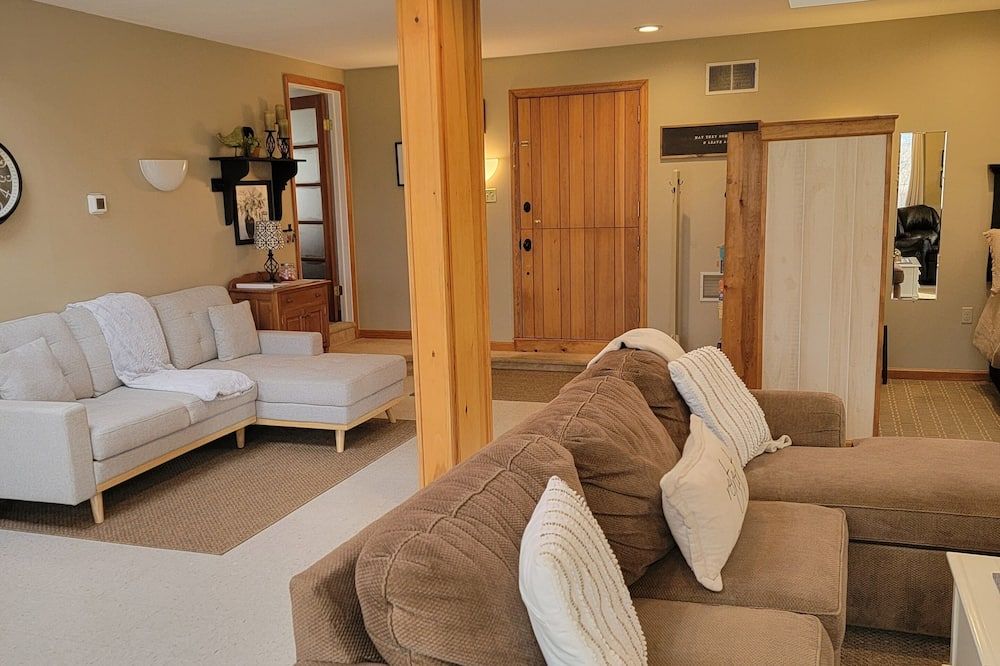 Charming Cottage Retreat, Dog friendly-fee - Lewisburg - Living room