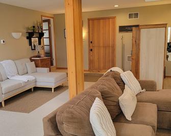 Charming Cottage Retreat, Dog friendly-fee - Lewisburg - Living room