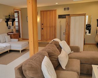 Charming Cottage Retreat, Dog friendly-fee - Lewisburg - Living room
