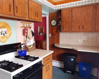 Downtown Westfield, with Patio, Near Wineries, Dining, and Lake Erie - Westfield - Cocina