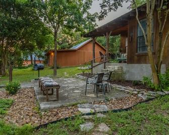 Cozy Cabin near the Gaudalupe River in Old Ingram Loop, Texas - Ingram - Patio