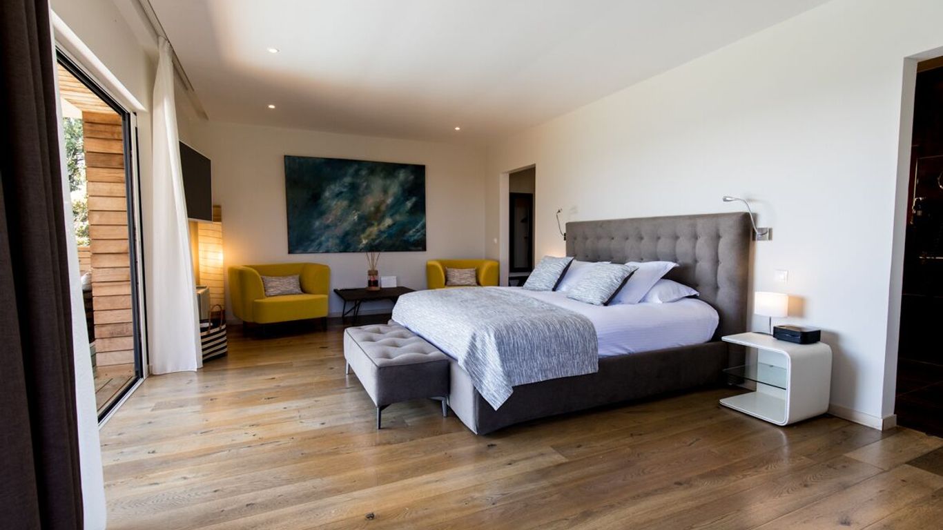 Swim Lodge Hotel Porto Vecchio