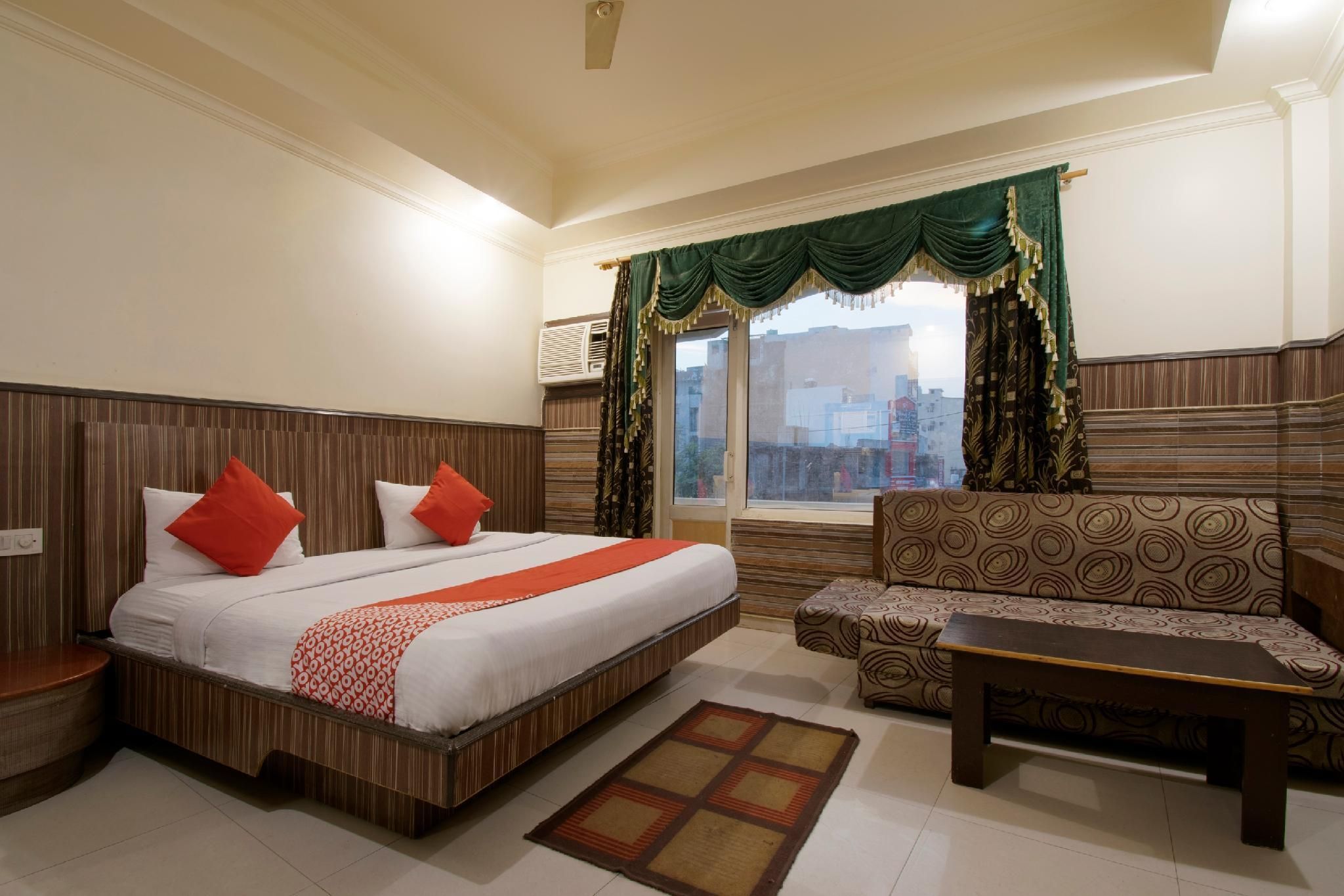 The Om Hari Residency - קטרה - חדר שינה