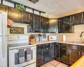 3 Mi to Glen Canyon Dam: Home w/ Fenced Yard - Page - Küche