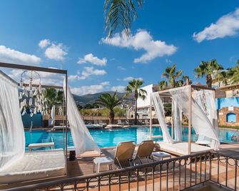 Oasis Studios - Mália - Pool