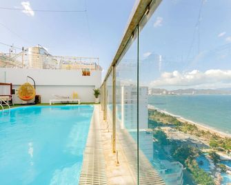 باريس نا ترانج هوتل آند أبارتمنت - نها ترانغ - حوض السباحة