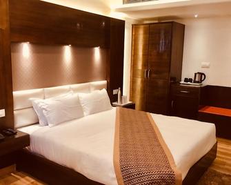 Amr Hotel - Katra - Bedroom