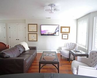 Carriage House B at the Hamilton House - Savannah - Soggiorno