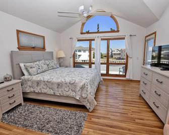 GF2, Touch of Grey, Semi-Oceanfront, Private Pool, Hot Tub, Close to Beach Access - Duck - Bedroom
