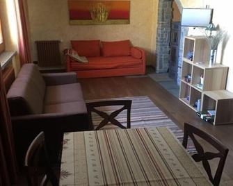 Guest house des Croisettes, lovely studio apartment within walking distance of downtown. - Torgnon - Soggiorno