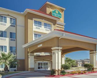 La Quinta Inn & Suites by Wyndham Corsicana - Corsicana - Building