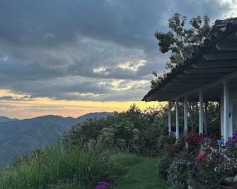 House in the mountains - Salamina - Vista del exterior
