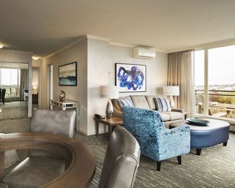 Chateau Victoria Hotel and Suites - Victoria - Sala de estar