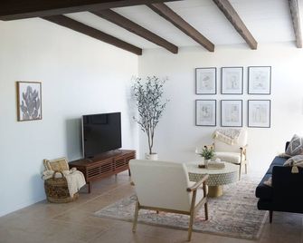 Succulent House Quiet Family Home -Ucsd, La Jolla, Beaches, Utc Mall Dine&shop - 聖地亞哥 - 客廳