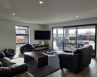 Stay at 2A - Twizel - Living room