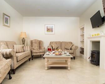 Abhainn Ri Farmhouse - Blessington - Wohnzimmer