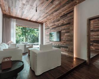 Emeishan Hetang Yunxi Tangquan Hotel - Meishan - Living room