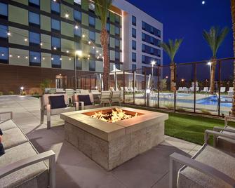 Hampton Inn & Suites Las Vegas Convention Center - Las Vegas - Innenhof