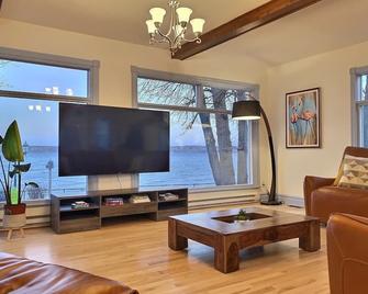 Panorama of relaxation - Saint-Laurent-de-L'île-d'Orléans - Living room