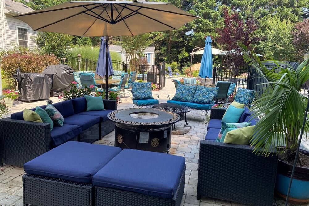 3 acre waterfront estate - heated pool, hot tub, yard, pier, game and pub room!