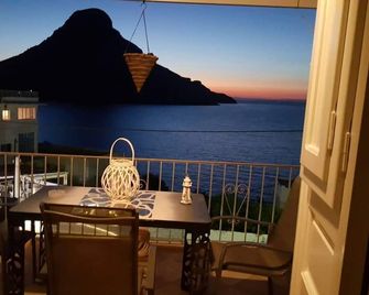 Grande Grotta Studios - Sleeps 8 - Free Parking - Kálymnos - Balcony