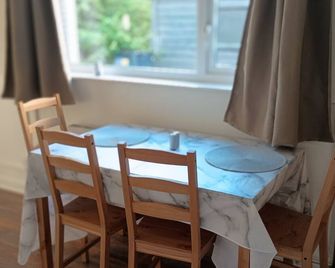 Charming 2-bedrooms suite with Hi Speed Wifi 1hr from Dublin near attractions - Carlow - Salle à manger