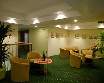 Hotel Select - Montecchio Emilia - Лаунж