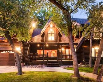 Splinter Shack Ski Lodge in beautiful Ogden UT! Snowbasin only 20 mins away! - Ogden - Building