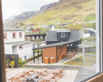 Traditional Faroese House Near Airport - Sørvágur - Balcony