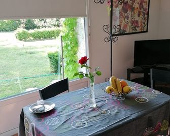 Holiday Cottage Furniture - Saint-Michel-de-Fronsac - Essbereich