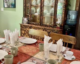 Whispering Birch Bed and Breakfast - Annapolis Royal - Jídelna