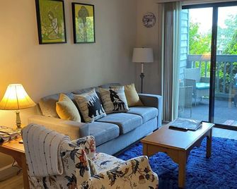 The mountains are calling...you MUST go! - Davis - Sala de estar