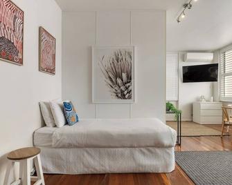 Bay Court Iii - Spacious Studio Near Hayes Beach - 奈圖爾灣 - 臥室