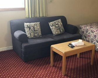 Knights Inn Cobourg - Cobourg - Obývací pokoj