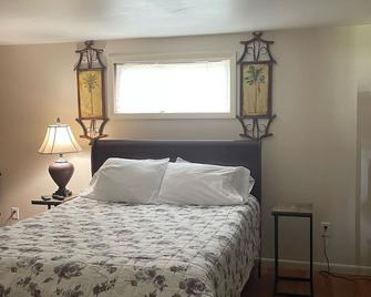 Dover DE firefly, nascar, lacrosse, nurses casino military - Dover - Bedroom