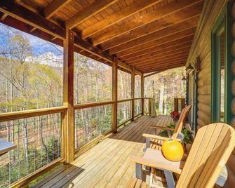 Cabin on 22 Acres with Patio - 3 Mi to Blowing Rock! - Lenoir - Balcony
