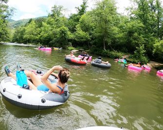 Green River Lodge - Saluda