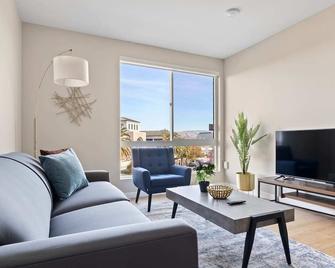 Kasa | Welcoming Room + Pool Access | Santa Clara - Santa Clara - Living room