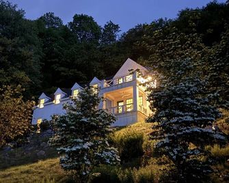 The Boat House- Water Views, Sunsets, soaker jacuzzi - York - Outdoors view