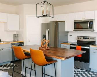 The 509 Loft Guesthouse in Kennewick - Kennewick - Kitchen