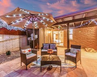 Hawaiian Inspired 3br: Relaxation Near Events! - Oro Valley - Terasa