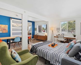 Modern Heart Oasis With Pool! - Palm Springs - Sala de estar