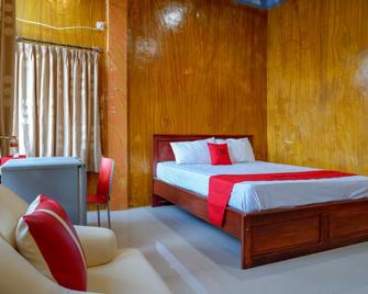 RedDoorz @ Hotel Bravo Pantai Kamali Bau Bau - Baubau