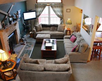 Ring in the New Year! Come to the Poconos and stay in this cozy & lovely chalet. - Albrightsville - Salon