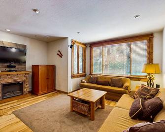 Cozy Condo in Ski Trails - Truckee - Sala de estar