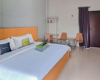 Urbanview Hotel Griya Menteng Palangkaraya by RedDoorz - Palangkaraya - Schlafzimmer