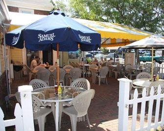 Cape Cod Inn - Hyannis