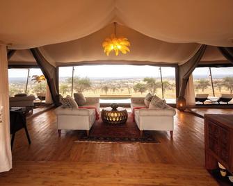 Serengeti Luxury Retreat - Serengeti - Living room